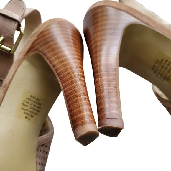 NINE WEST Perforated Leather Stacked Heel Peep Toe High Vamp Buckle Back Sandals - Picture 10 of 15
